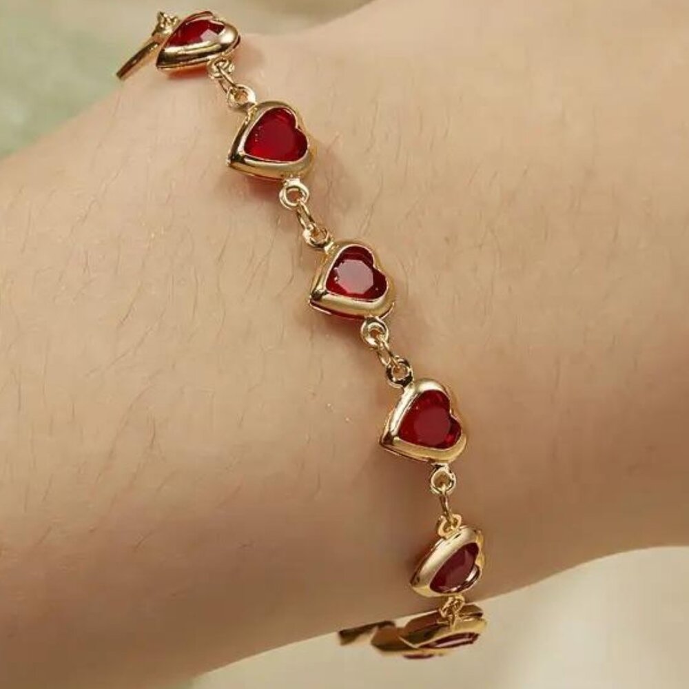 Heart Charm Bracelet Women Gold Tone Chain · Adjustable to 9 Inches · Red · New